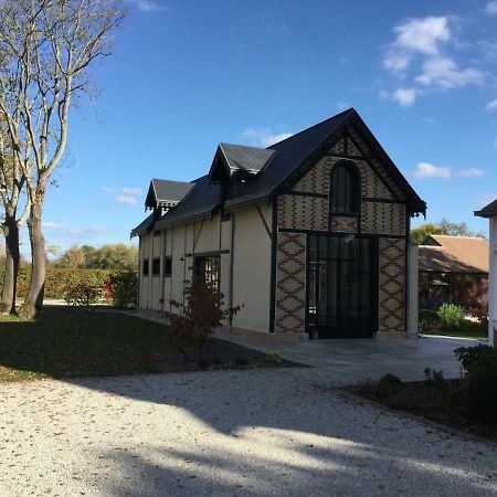 Manoir Des Logis Bed & Breakfast Yvre-l'Eveque Exterior photo