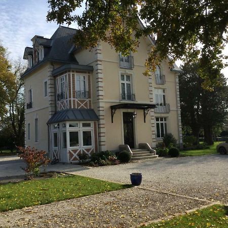 Manoir Des Logis Bed & Breakfast Yvre-l'Eveque Exterior photo