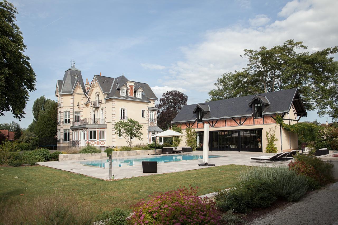Manoir Des Logis Bed & Breakfast Yvre-l'Eveque Exterior photo