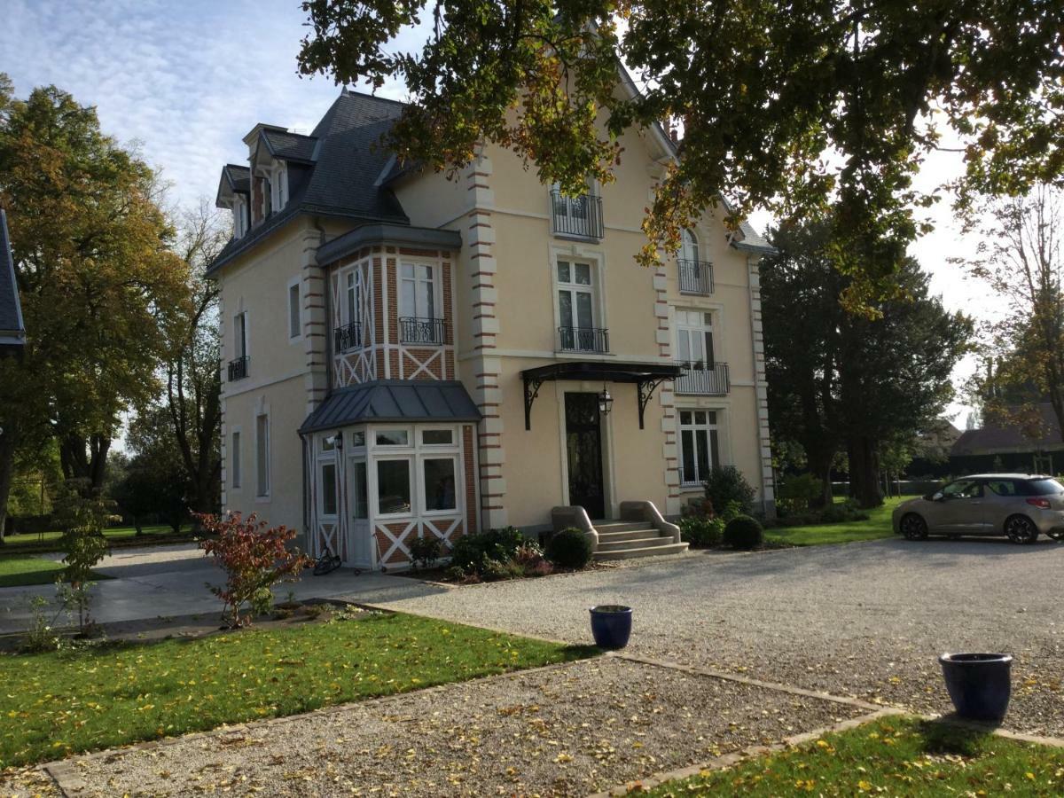 Manoir Des Logis Bed & Breakfast Yvre-l'Eveque Exterior photo